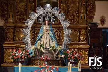 Engalanamiento de la imagen durante la jornada de este viernes/Francisco Santana Ravelo.
